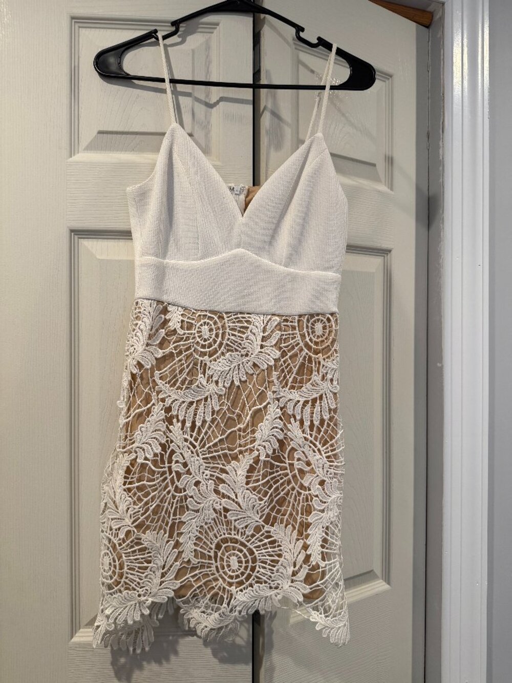 White & Nude Lace Overlay Mini Dress V-Neck Spaghetti Strap XS/S